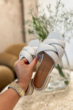 Lade das Bild in den Galerie-Viewer, ELIAH SANDALE - OFF WHITE