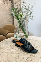 Lade das Bild in den Galerie-Viewer, ELIAH SANDALE - BLACK