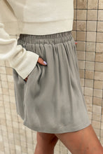 Lade das Bild in den Galerie-Viewer, SKORT - GRAU