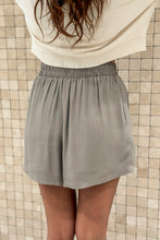 Lade das Bild in den Galerie-Viewer, SKORT - GRAU