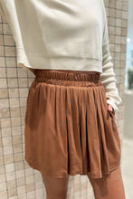 Lade das Bild in den Galerie-Viewer, SKORT - COGNAC